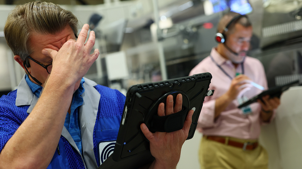 Traders work on the floor of the New York Stock Exchange during afternoon trading in New York City, U.S., August 1, 2025. /VCG